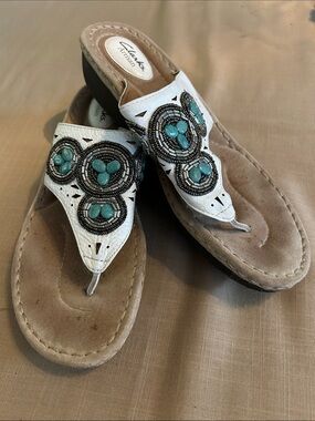 Clarks White Beaded Turquoise Accent Thong Sandals